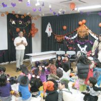 Spooky fun: Kids enjoy Noge Halloween. | {OTANI MEMORIAL ART MUSEUM, NISHINOMIYA CITY