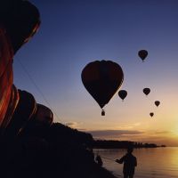 Floating in the wind: The Lake Biwa Hot Air Balloon Crossing promises some spectacular vistas. | NEZU MUSEUM