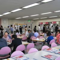 Eating in: Since Sekai Bunka Publishing updated its canteen menu to comprise healthful dishes, the number of staff dining there has increased from 160 to 200 a day. | KAGAWA NUTRITION UNIVERSITY