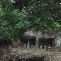 Spirit markers: Ancient gorinto tombstones still populate caves at Mandarado Yagura. The hills of Kotsubo hide the tombs of fallen samurai