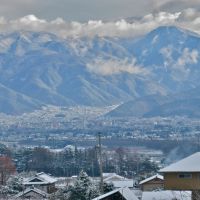 Lofty outlook: Matsumoto nestles beneath impressive ranks of peaks. | WINIFRED BIRD