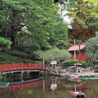 Still waters: Sudo Park\'s pond &#8212; with a kappa (water-sprite) warning sign. | KIT NAGAMURA PHOTOS