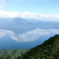 Double vision: Lake Shikotsu with clouds floating on it (above), and the  1,898-meter cone of Mount Yotei (bottom right), as seen from the slopes of Mount  Tarumae. The map shows the five separate areas comprising the Shikotsu-Toya National Park, being the ones around each of those two large lakes, the areas centered on the towns of Jozankei and Noboribetsu, and that around Mount Yotei. | MARK BRAZIL PHOTOS