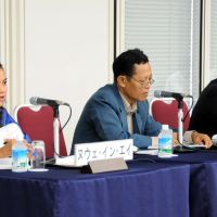 Myanmar journalists (from left) Nwe Yin Aye, Tha Sein and Zaw Myint discuss the prospect of the country\'s reforms during an Aug. 1 seminar in Tokyo. | SATOKO KAWASAKI