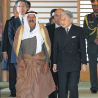 Royal encounter: Visiting Kuwaiti emir Sheikh Sabah al-Ahmad al-Sabah and Emperor Akihito meet Wednesday at the Imperial Palace. | KYODO