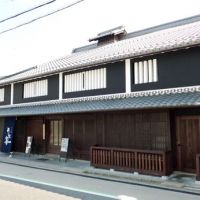 Public service: This house in Moriyama, Shiga Prefecture, where the late Prime Minister Sosuke Uno was born, has been renovated for public use and now has a restaurant. | KYODO