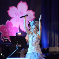 In full bloom: Singer Misia performs at the opening ceremony for the National Cherry Blossom Festival in Washington, D.C., on Sunday. | KYODO