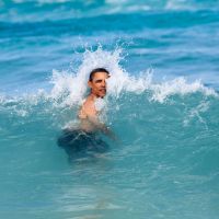 Breaking the waves: President Barack Obama swims at Pyramid Rock Beach in Kaneohe Bay on the island of Oahu on New Year\'s Day. | AFP-JIJI
