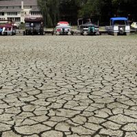 Climate cracks: The National Oceanic and Atmospheric Administration in the United States has found that last year\'s global average temperature ranks as the 10th warmest on record. | AP/KYODO