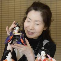 Takako Yoshino holds a \"fukuyose bina\" (good luck-inviting hina doll)  | KYODO PHOTO
