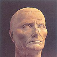 This male head of a votive statue (above) dates from the beginning of the first century B.C., before the establishment of the Pax Romana and the heyday of the Roman Empire. By the time the 12-cm-high statue of St. Paul (below) was made, in the last quarter of the fourth century A.D., Christianity was the official religion of the declining empire. | PHOTOS COURTESY OF THE NATIONAL MUSEUM OF WESTERN ART, TOKY