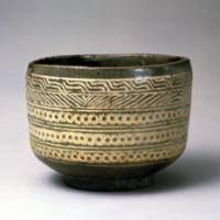 Tea master Sen-no-Rikyu\'s Mishima-style tea bowl (top); fern-shaped ornament that was tied to the helmet of Tokugawa Ieyasu\'s armor | COURTESY OF TOKUGAWA ART MUSEUM, NAGOYA (top)
