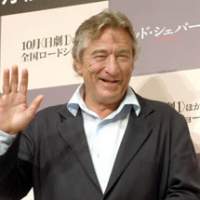 Robert De Niro waves to the cameras at his news conference in Tokyo to promote \"The Good Sheperd.\" | YOSHIAKI MIURA PHOTO