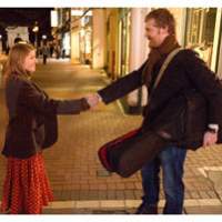 Glen Hansard and Marketa Irglova in \"Once\" | &#169; 2007 \"AOZORA NO ROULETTE