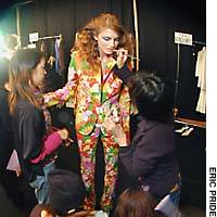 Makeup artists hard at work  on models before the primary show in Tokyo. | PHOTOS IMAGES OF JAPAN