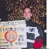 Vincent Dodson in Tokyo\'s Shibuya appeals to passersby to carry their own chopsticks with them instead of  using the disposable variety. | C.W.NICOL PHOTOS
