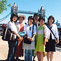 Yuko Ono (in hat) and students visit London this month during the annual trip to the English resort of Folkestone. | PHOTO COURTESY MoMAT
