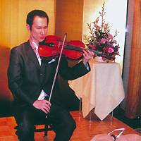 Takashi Kikuchi looks forward to performing a new work that one British composer is writing expressly for him. | PHOTOS COURTESY OF KEN DOMON MUSEUM, TOKYO NATIONAL GALLERY, TIMOHY GREENFIELD AND SHISEIDO ART MUSEUM