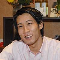 Kazuhide Harada got so involved with the SNS scene that he now makes his living as an SNS consultant. | YOSHIAKI MIURA PHOTOS