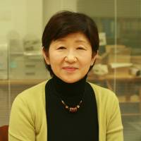 Conservator Yumi Ito  | WINIFRED BIRD PHOTO