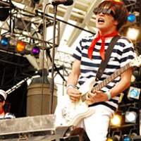 Hiroyuki Hayashi\'s Polysics controversially ditched their trademark boiler suits for these fetching outfits on the Lake Stage at Rock In Japan Fes. 2007, which took place Aug. 3-5. | KENJI KUBO (above)/DANIEL ROBSON PHOTOS