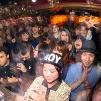 An audience crowds the stage to catch a glimpse of My Bloody Valentine’s Debbie Googe at Trump Room in Shibuya, Tokyo, on Friday.  | RYOSUKE KAWAI &#169; www.tokyoindie.com