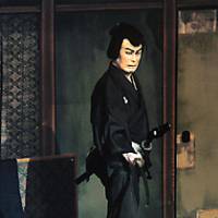 In the thrilling highlight of \"Kamikakete Sango Taisetsu,\" Gengobei (Matsumoto Koshiro) slays the geisha Koman (Nakamura Tokizo) after having first forced her to murder her baby. | PHOTO COURTESY OF KOTARO