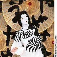 The striking Oroku is just one of seven roles that the consummate onnagata Bando Tamasaburo plays in \"The Seven Roles of Osome.\" | PHOTO COURTESY OF KOTARO