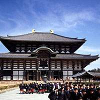 Posing for photos in front of Todaiji on a school trip; and (bottom) a rickshaw man looks for customers | COURTESY OF BONPOINT, ISETAN, HAKKA