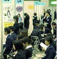 University students wait for job interviews at Tokyo Big Sight in the Odaiba waterfront district on Monday. | TAIGA URANAKA PHOTO