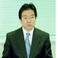 Daiei Inc. President Yasuyuki Higuchi announces the struggling supermarket chain\'s earnings results for 2005. | KYODO PHOTO