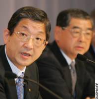 Nissan Motor Co. Chief Operating Officer Toshiyuki Shiga (left) and Suzuki Motor Corp. President Hiroshi Tsuda face reporters Friday in Tokyo. | SATOKO KAWASAKI PHOTO