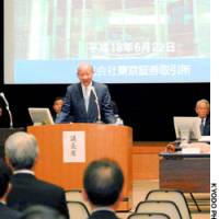 Taizo Nishimuro, president of the Tokyo Stock Exchange, speaks to the bourse\'s shareholders at the exchange Thursday. | KYODO PHOTO