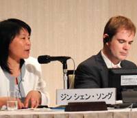 Song Jingsheng (left) from Duke University discusses the impact of globalization while Wouter Dessein from Columbia Business School listens. Shareholders, workers and the community all profit from good management