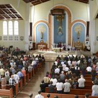In remembrance: People pray Sunday for the victims of last week\'s attack on Guam during a special Mass at the Dulce Nombre de Maria Cathedral-Basilica in the island\'s capital, Hagatna. | KYODO