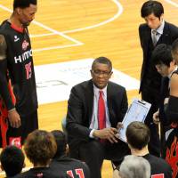 Center of attention: Osaka Evessa head coach Bill Cartwright speaks to his players during a timeout on Sunday. | HIROAKI HAYASHI