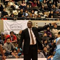Making progress: Bill Cartwright, longtime NBA center and former Chicago Bulls head coach, has guided the Osaka Evessa to five wins in 10 games since he took over as bench boss for the struggling team last month. | HIROAKI HAYASHI