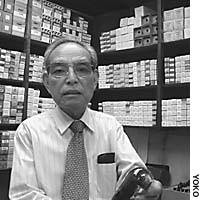 Tetsuichi Haryu holds an eggplant-shaped PP5-400 tobe made by France\'s Mazda in the 1930s at his Taiheiyo (Pacific Ocean) shop in Akihabara. | PHOTOS COURTESY OF THE NATIONAL MUSEUM OF WESTERN ART TOKYO