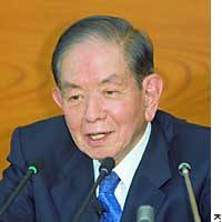 BOJ Gov. Masaru Hayami speaks to reporters at the Bank of Japan. | TAIGA URANAKA PHOTO