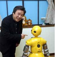 Toshiyuki Kita, designer of Mitsubishi Heavy Industry Ltd.\'s Wakamaru robot, shows off his creation in a media preview in Tokyo. | JT: YOSHIAKI MIURA