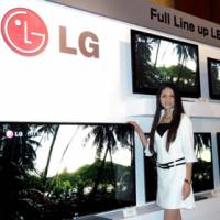 Making a splash: LG Electronics Inc. announces Monday that it will start selling flat-panel TVs in Japan in November, unveiling the products at a Tokyo hotel. | KAZUAKI NAGATA