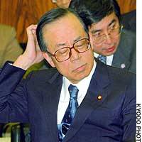 Chief Cabinet Secretary Yasuo Fukuda scratches his head during a House of Councilors committee meeting. | PHOTO COURTESY OF OMIYA LAW SCHOOL