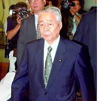 Mikio Aoki, secretary general of the Liberal Democratic Party caucus in the Upper House, enters a room Tuesday at LDP headquarters in Tokyo for a meeting of senior party leaders. | PHOTOS FROM THE NATIONAL RESEARCH INSTITUTE FOR CULTURAL PROPERTIES>
