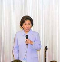 Former Foreign Minister Makiko Tanaka addresses an extraordinary meeting of her local support organization in Nagaoka, Niigata Prefecture. | YUMI WIJERS-HASEGAWA PHOTO