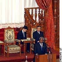 U.N. Secretary General Kofi Annan delivers a speech Tuesday to the House of Councilors. | YAMAGUCHI PREFECTURAL GOVERNMENT PHOTO