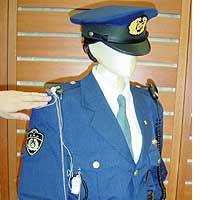 Police display the replica uniform worn by a man arrested for allegedly impersonating a police officer. | PHOTO COURTESY OF YAMAGUCHI PREFECTURAL GOVERNMENT