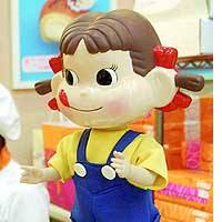 A Peko-chan figure popular among thieves stands on the counter at a Fujiya Co. outlet in Tokyo\'s Ginza district. | YAMAGUCHI PREFECTURAL GOVERNMENT PHOTO