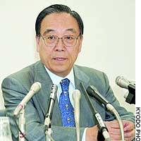 Takaji Kunimatsu, former chief of the National Police Agency, addresses reporters at the NPA headquarters in Tokyo. | PHOTO COURTESY OF SHIMOTSUKE SHIMBUN