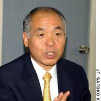 Muneo Suzuki criticizes Prime Minister Junichiro Koizumi\'s structural reform policies during an interview in Tokyo. | NAO SHIMOYACHI PHOTO