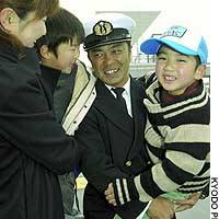 A crew member of the icebreaker Shirase is reunited Wednesday with his family at Harumi wharf in Tokyo. | PHOTO COURTESY OF ISAO SAKAMOTO